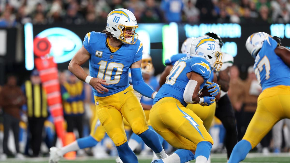 Austin Ekeler extends Chargers' lead to 14-0