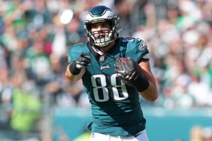 Report: Dallas Goedert of the Philadelphia Eagles sustains forearm fracture against the Dallas Cowboys